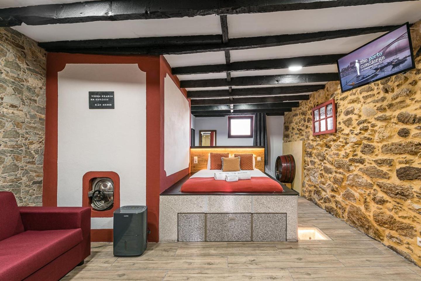 Отель Guestready - Charming Stone Wall Retreat Вила-Нова-ди-Гая Экстерьер фото