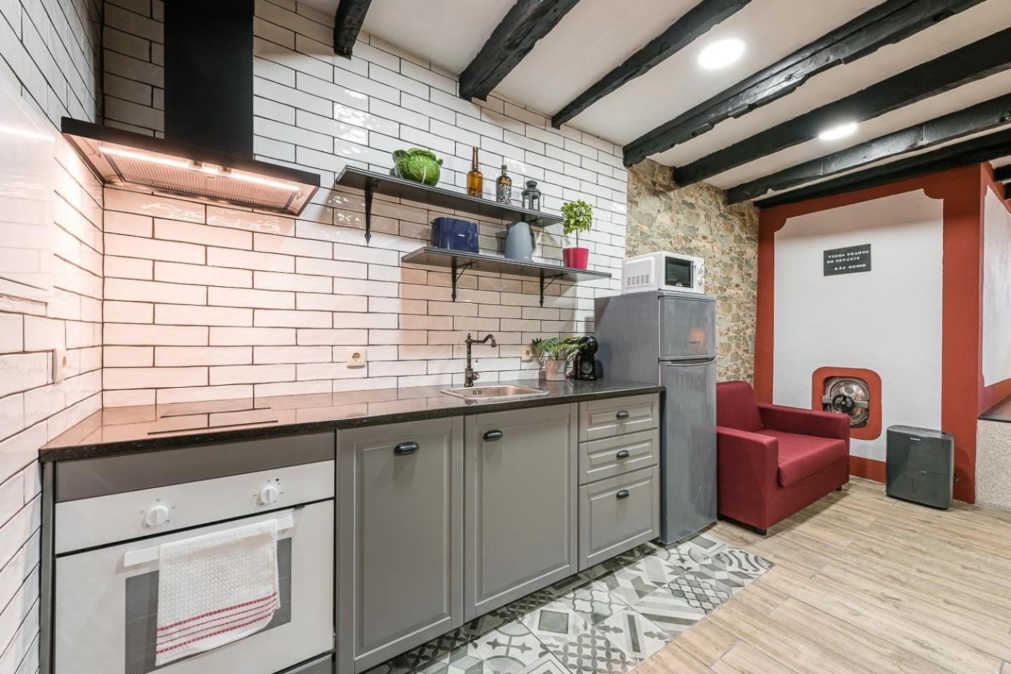 Отель Guestready - Charming Stone Wall Retreat Вила-Нова-ди-Гая Экстерьер фото