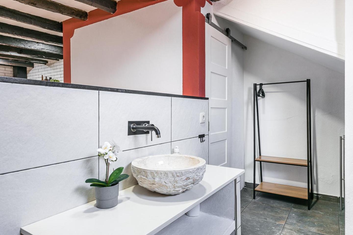Отель Guestready - Charming Stone Wall Retreat Вила-Нова-ди-Гая Экстерьер фото