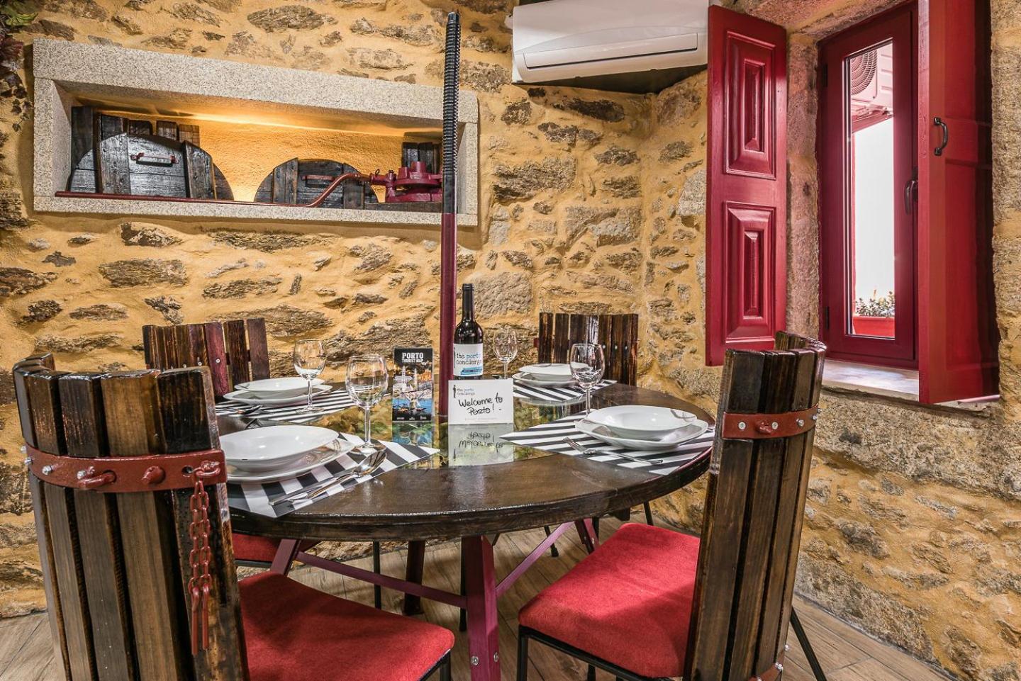 Отель Guestready - Charming Stone Wall Retreat Вила-Нова-ди-Гая Экстерьер фото